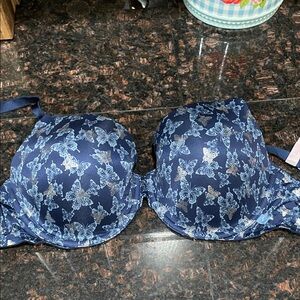 NWT Victoria's Secret Tshirt Bra 38D